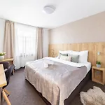Hotell Hotel Snezne 3*