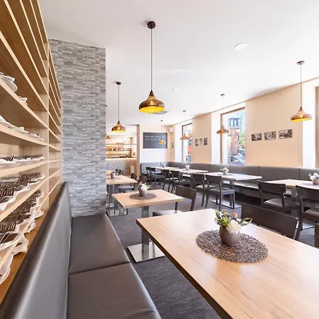 מלון Hotel Snezne 3*