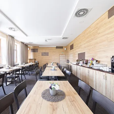 מלון Hotel Snezne