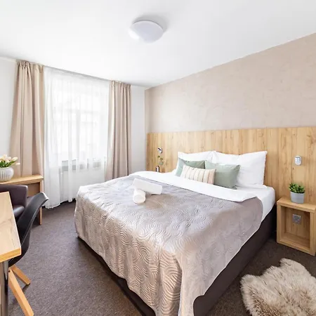 호텔 Hotel Snezne 3*