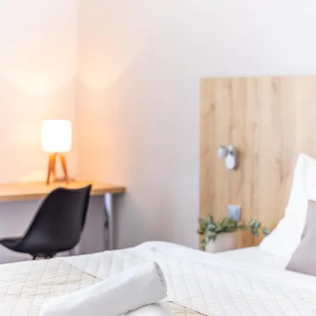 호텔 Hotel Snezne 3*