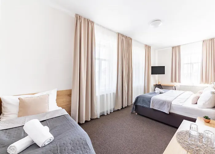 酒店 Hotel Snezne 3*