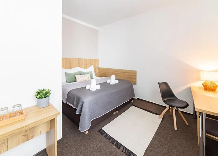 Hotel Snezne 酒店 3*